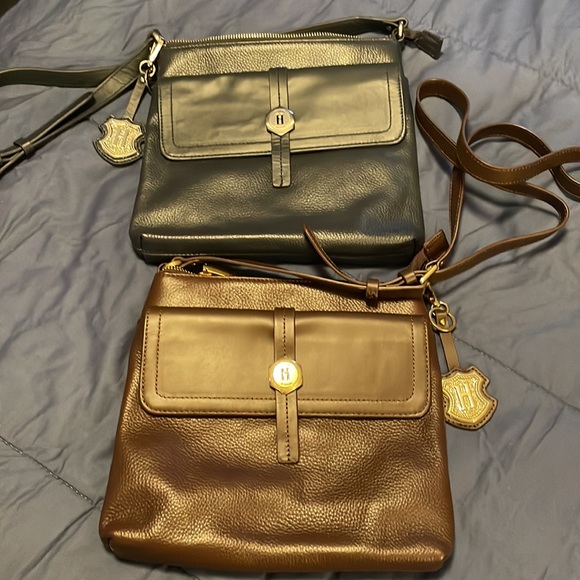 J.W. Hulme Designs - Two (2) Small Leather Crossbody, One Brown, One Navy Blue, - Picture 3 of 4